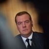 Niemand nam de dreige­menten van ‘Kremlin-trol’ Medvedev écht serieus – tot Trump nu