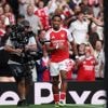 Timber speelt met twee goals en assist hoofdrol bij ruime zege Arsenal