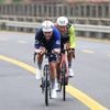 Van der Hoorn gehinderd door demonstranten in Giro: 'Reed dwars door lint heen'