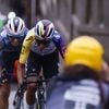 Opnieuw pro-Palestijnse protesten bij finish Vuelta: Bernal wint ingekorte rit