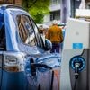 Netbeheerders experimenteren met ‘noodknop’ voor zonnepanelen, warmtepompen en laadpalen
