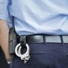 Un homme agresse son voisin avec une hachette et une bombe au poivre en Seine-et-Marne