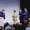 Koalitionsvertrag unterzeichnet: Union und SPD machen sich klein, wollen aber oho