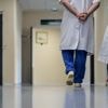 Le gouvernement veut restreindre les soins pris en charge par l'AME pour les étrangers sans papiers, selon des projets de décrets