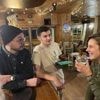 Dans les bars de l’île d’Yeu, «même avec 159 km/h de vent dehors, tu trouves quelqu’un à qui parler»