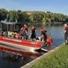 Reanimation erfolglos: Taucher der Berliner Feuerwehr holen leblose Person aus Berliner Landwehrkanal