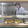 Formation, salaires… Quatre questions sur le métier de chef de cuisine en restauration collective