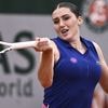 Roland-Garros 2025 : Elsa Jacquemot élimine l'ex-numéro 4 mondiale Maria Sakkari pour rejoindre Léolia Jeanjean au deuxième tour