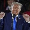 Trump unveils new impression that makes Melania 'very upset' during Alabama commencement speech