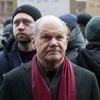 Engagement gegen Rechts: Ex-Kanzler eröffnet Ausstellung gegen Rechtsextremismus