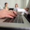 Große Unterschiede zwischen Jung und Alt: Mehrheit lehnt unbegrenzte tägliche Arbeitszeit ab