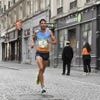 Ce marathonien grenoblois parcourt la France des marchés en courant, il part près de Caen mercredi