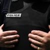 Un homme tente de défendre sa compagne dans le tramway à Paris, il reçoit cinq coups de couteau