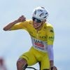 Pogacar heerst ook in klimtijdrit Tour de France, Evenepoel in slotmeters ingehaald door Vingegaard