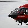 Rettungshubschrauber im Einsatz: Kleintransporter kippt in Berlin auf die Seite – Mehrere Verletzte