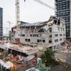 Vier jaar na dodelijke instorting van school op Nieuw Zuid nog steeds geen proces: “Deze zaak moet een precedent scheppen”
