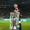 Meteen prijs in z’n eerste seizoen: Zeno Debast pakt Portugese landstitel met Sporting