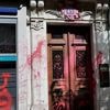 "Genocide Airline", "Free Palestine"... De la peinture rouge et des tags hostiles retrouvés sur les locaux de la compagnie aérienne israélienne El Al à Paris