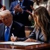 Drie dagen nadat Melania Trump waarschuwt voor de risico’s van AI, lanceert ze een luisterboek van haar memoires met een AI-stem