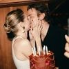 Seit zwei Jahren ein Paar: Gigi Hadids Familie "vergöttert" Bradley Cooper