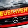 A113 in beide Richtungen gesperrt: Lkw-Anhänger mit elf Tonnen Sperrmüll brennt auf Berliner Autobahn