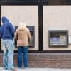Geldautomat: Wann die rote Taste Ihr Bargeld schützt