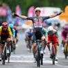 Groves wint door massale valpartij ontsierde Giro-rit, Kooij raakt ingesloten