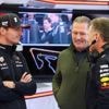 Toto Wolff ontbreekt bij teambazendiner, Max Verstappen doet aan multitas­ken tijdens training, vader Jos zet druk erop bij Red Bull