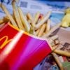 Britse McDonald’s opent ‘stiltezone’ voor werkende volwassenen: kinderen onder de 16 niet welkom