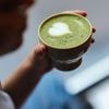 REPORTAGE. "Nous restreignons les ventes et livraisons" : la folie du matcha à travers le monde a des conséquences sur la production au Japon