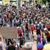 « On est presque obligé quand on est Français » : peut-on dire non au Tour de France ?