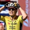 Giro op z'n kop in gravelrit: Van Aert boekt bevrijdende zege, Del Toro pakt roze