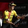 Wout van Aert vecht tegen tranen na 'misschien wel mooiste zege uit carrière'
