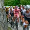 Roglic en Ayuso zetten in afdaling Monte Grappa scheve situatie recht, elf renners mogen wegrijden