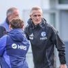 Nun doch mit sofortiger Wirkung: Schalke stellt Trainer van Wonderen frei