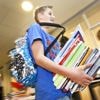 Miljoenen schoolboeken na één jaar in de vuilnisbak, ministerie onderzoekt systeem ‘wegwerpboeken’