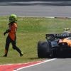 Live F1 | Norris diep door het stof na crash met teamgenoot Piastri in Canada