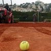 Roland-Garros 2025 : 12% de courts en terre battue en France contre 60% chez les voisins... Et si les maux du tennis français venaient de là ?