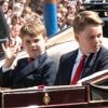Liplezer onthult: “Prinsjes George en Louis klagen tegen elkaar over de hitte”