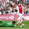 Ajax heeft het ook lastig tegen NEC en voelt hete adem van PSV, Janse vervangt Sutalo na rust