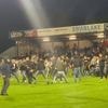 Supporters gaan elkaar te lijf: play-off tussen FC Den Bosch en Telstar eindigt in veldslag