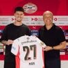 PSV pakt door en haalt met aanvaller Dennis Man achtste zomerversterking