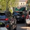 „Ein Fahrer schrottete drei parkende Autos“: Berliner wehren sich gegen Stau, Lärm und Unfälle