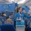 Assistent Schiphol helpt zieke, rouwende zus in KLM-vliegtuig en wordt ontslagen, rechter grijpt in