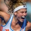Yibbi Jansen loodst hockeysters met hattrick naar EK-finale tegen gastland Duitsland