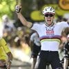 Tour de France 2025 : 100e victoire pour Tadej Pogacar devant Mathieu van der Poel qui reste en jaune à l'issue de la 4e étape