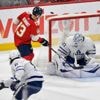 Bobrovsky stops 23 shots, Panthers top Maple Leafs 2-0 in Game 4 to tie series