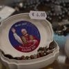 Pape Léon XIV : son effigie déjà commercialisée dans les boutiques de souvenirs de Rome