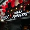 Abriss und eine neue Strategie: Lukas Podolski macht auch bei Köln zwei Döderbuden dicht