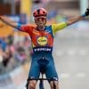 Primoz Roglic loopt flinke averij op in vijftiende etappe, Lidl-Trek pakt zesde etappezege